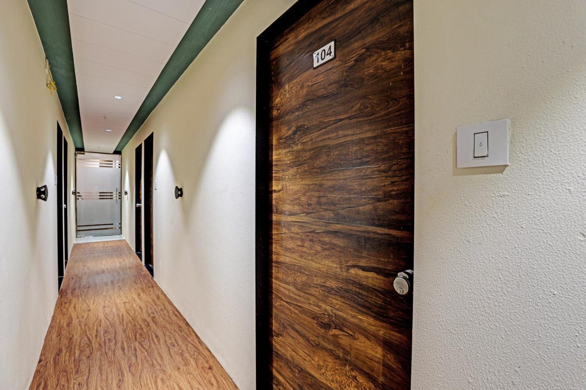 Collection O Hotel Swarg Surat Eksteriør billede